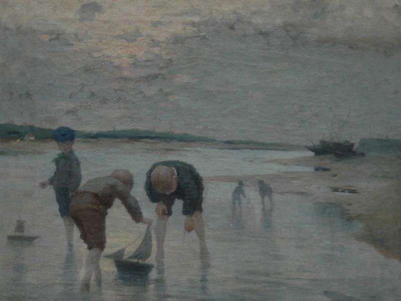 children-paddling-at-low-tide
